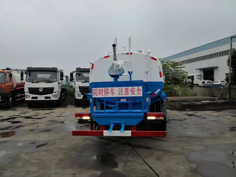 國(guó)六東風(fēng)凱普特8噸灑水車廠家報(bào)價(jià)