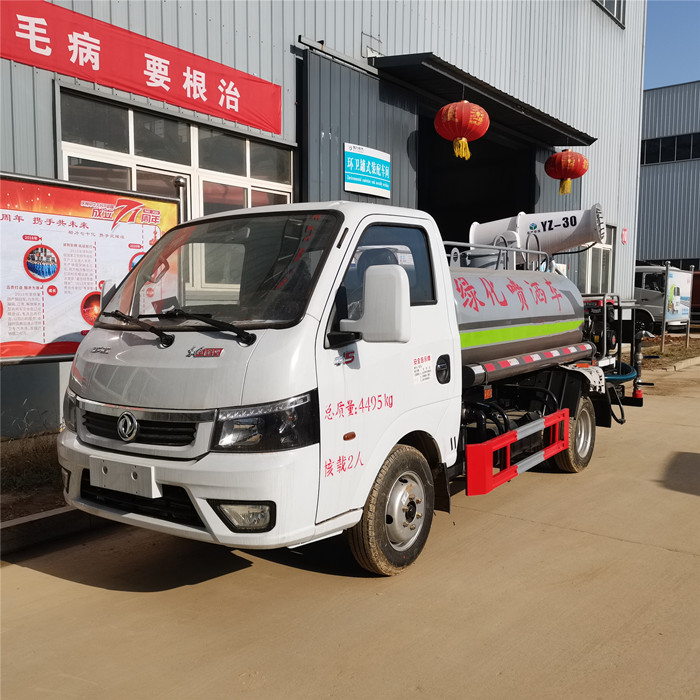 國(guó)六東風(fēng)途逸3噸灑水車