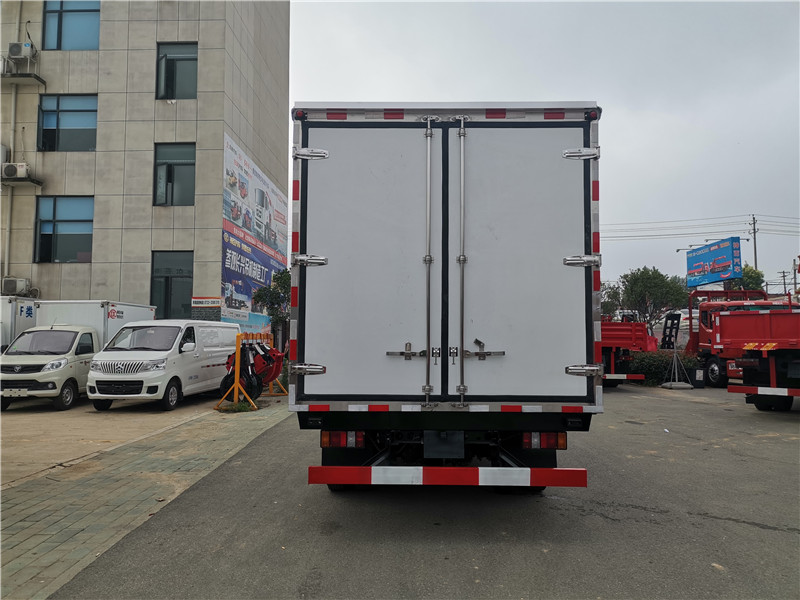 國六江鈴凱運(yùn)4.2米肉鉤冷藏車