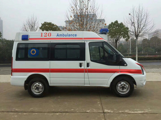 國六福特新世代V348短軸中頂救護(hù)車